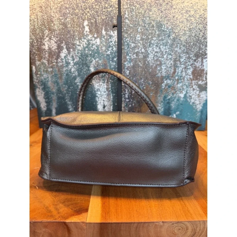 Tignanello Y2K Style Metallic Leather Shoulder Bag Silver 2010s